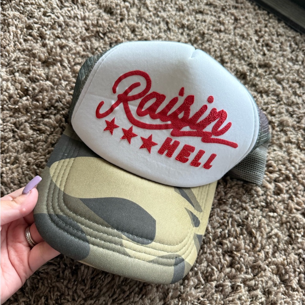 HANDMADE HATS - Picture 6 of 7